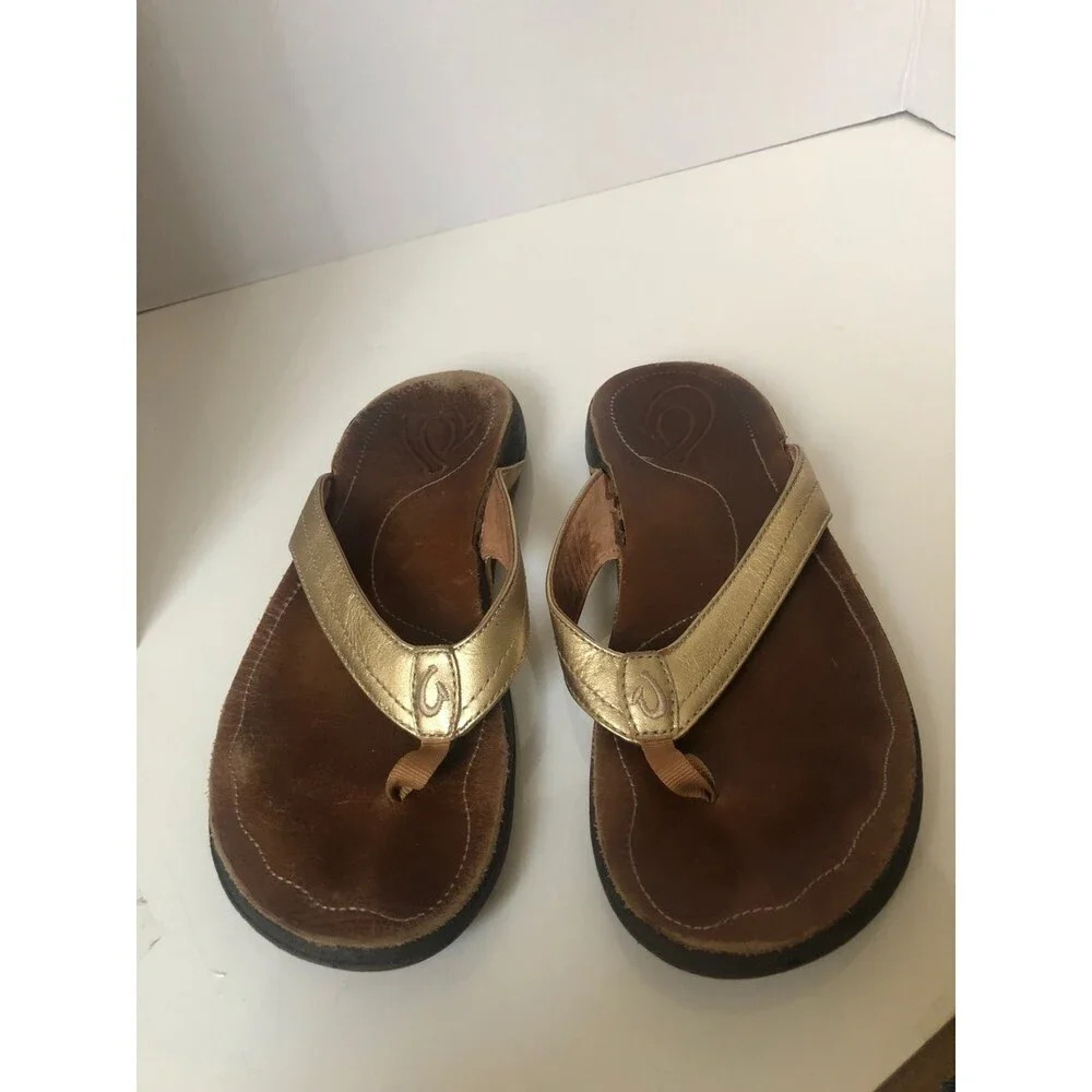 Olukai Kumu Women’s Gold Leather Flip Flops Thong Sandals size W7